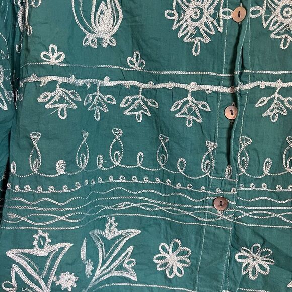 3 for $30! Chicos embroidered button down shirt - Picture 4 of 10